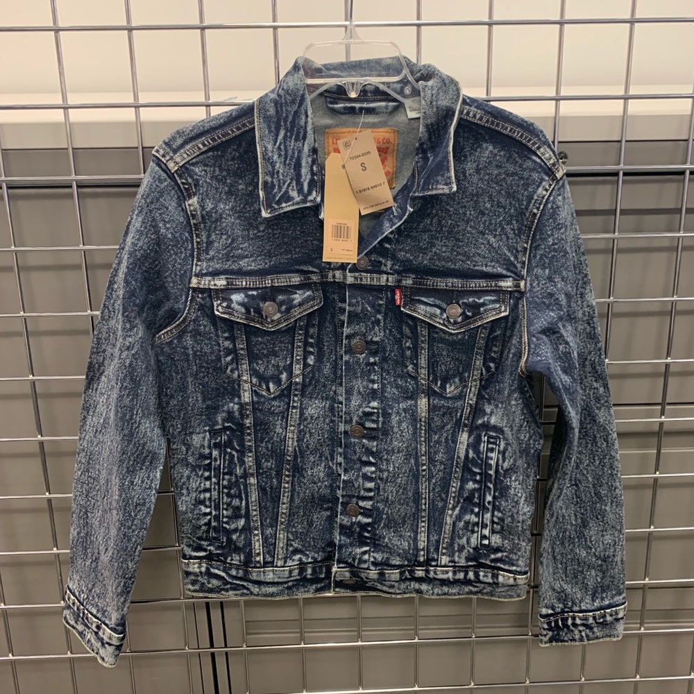 NWT!! Levi’s Men’s Trucker Jacket